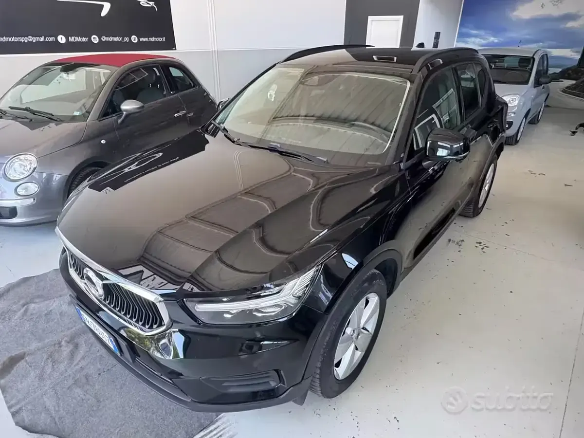 Usata Volvo XC40 Momentum 150 CV (110 kW) 2018 Nero SUV