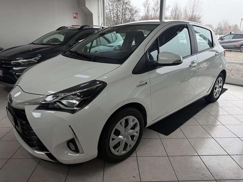 Bianco Usata 2019 Toyota Yaris Hybrid Tre volumi | 14.400 € (Buon prezzo) - Immagine 1/4