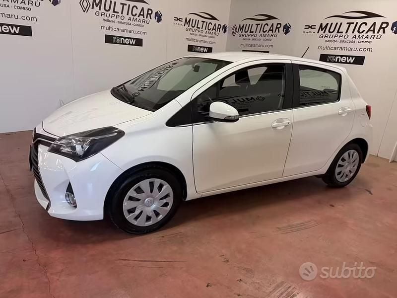 Usata Toyota Yaris Active 69 CV (50 kW) 2016 Bianco Utilitaria