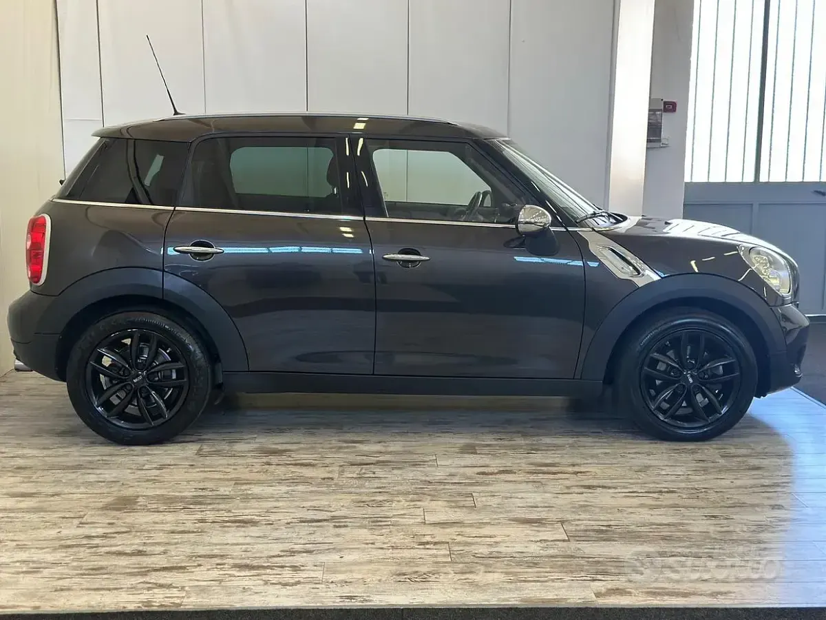 Usata Mini Countryman Business 90 CV (66 kW) 2014 Marrone SUV