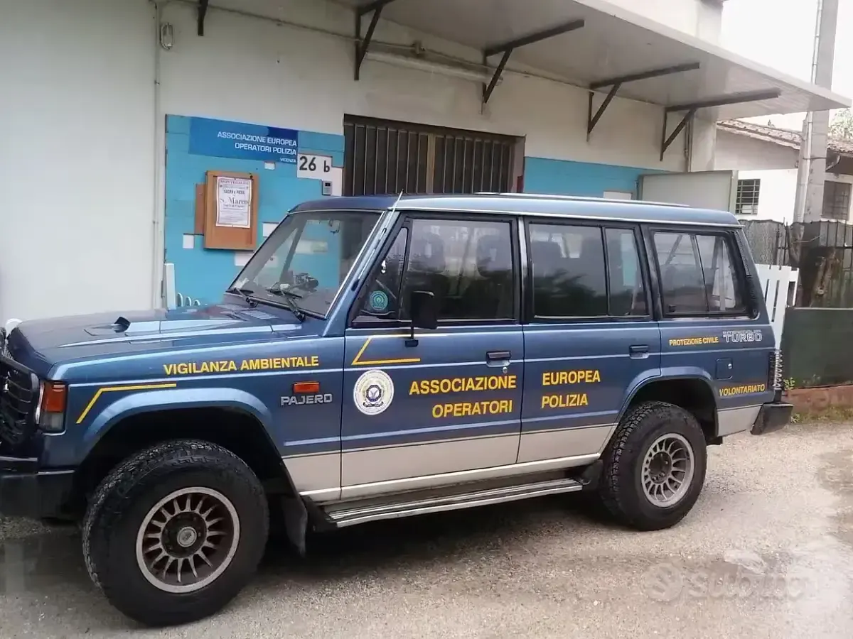 Usata Mitsubishi Pajero 95 CV (69 kW) 1989 Bluazzurro SUV