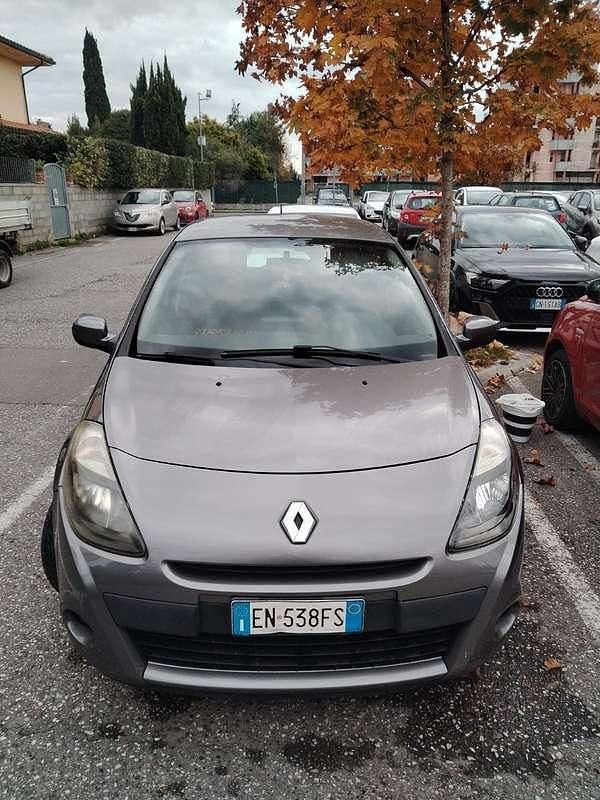 Usata Renault Clio III Dynamique 75 CV (55 kW) 2012 Grigio Berlina