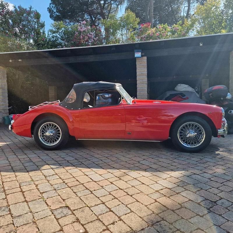 Usata MG MGA 69 CV (50 kW) 1955 Rosso Cabrio