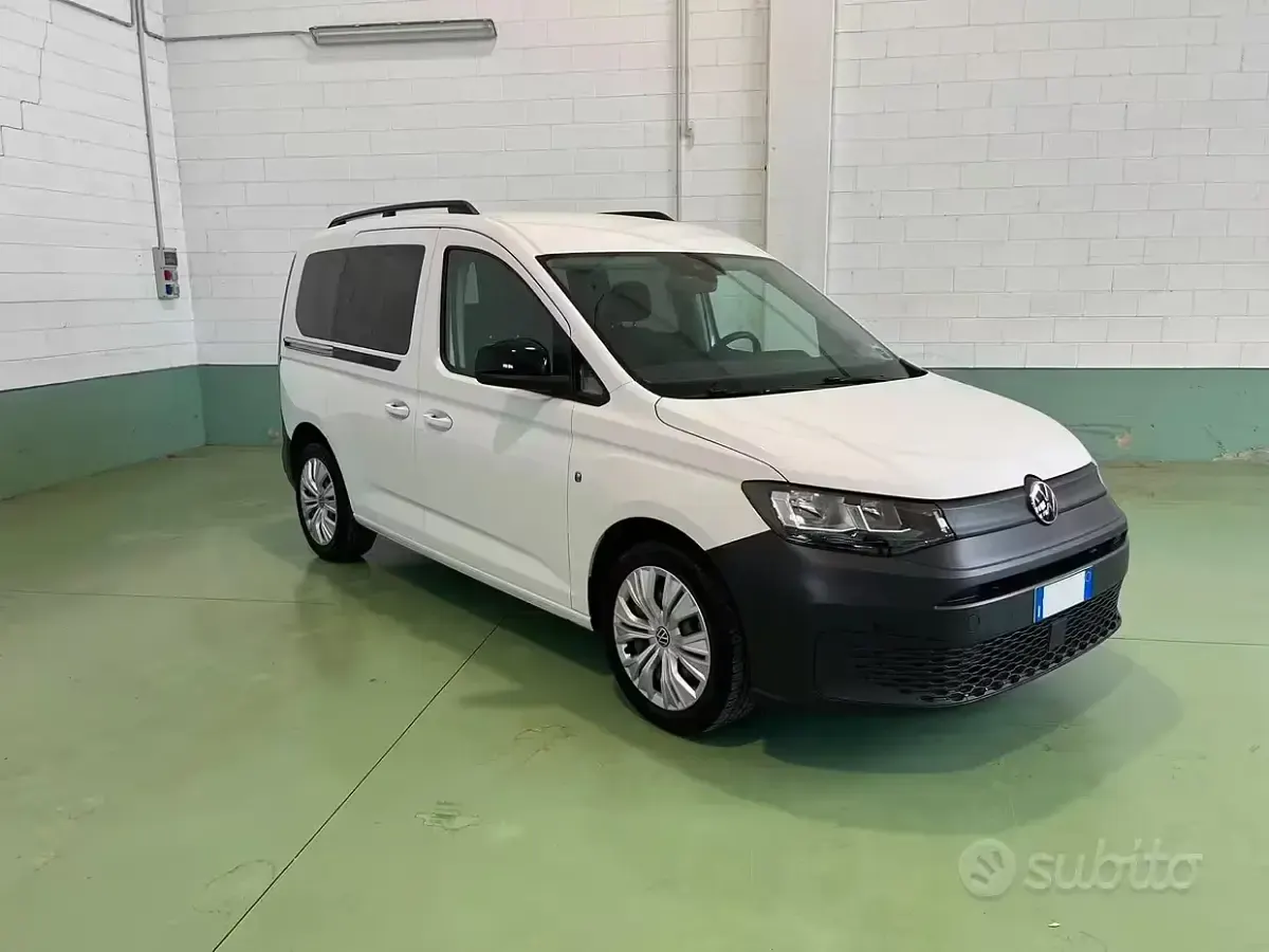 Usata VW Caddy 102 CV (75 kW) 2022 Bianco Monovolume