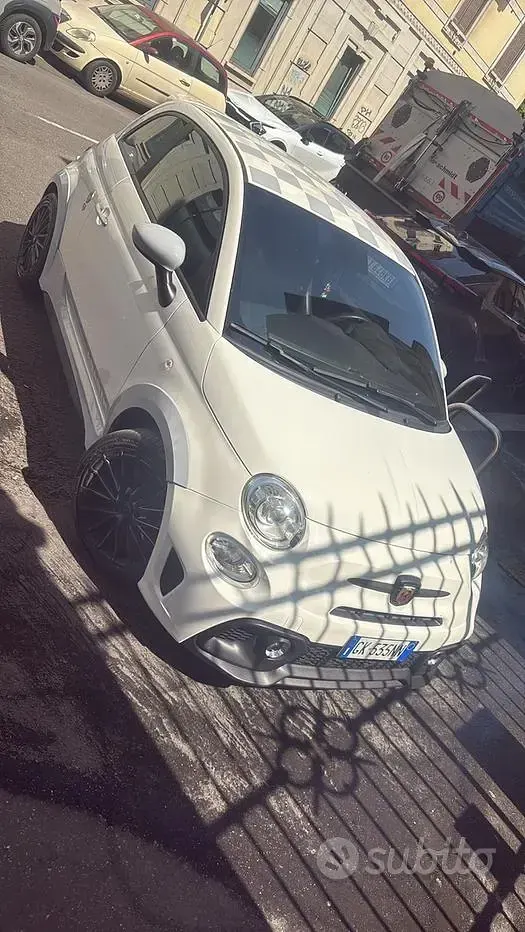 Usata Abarth 695 70th Anniversary 180 CV (132 kW) 2022 Bianco Utilitaria
