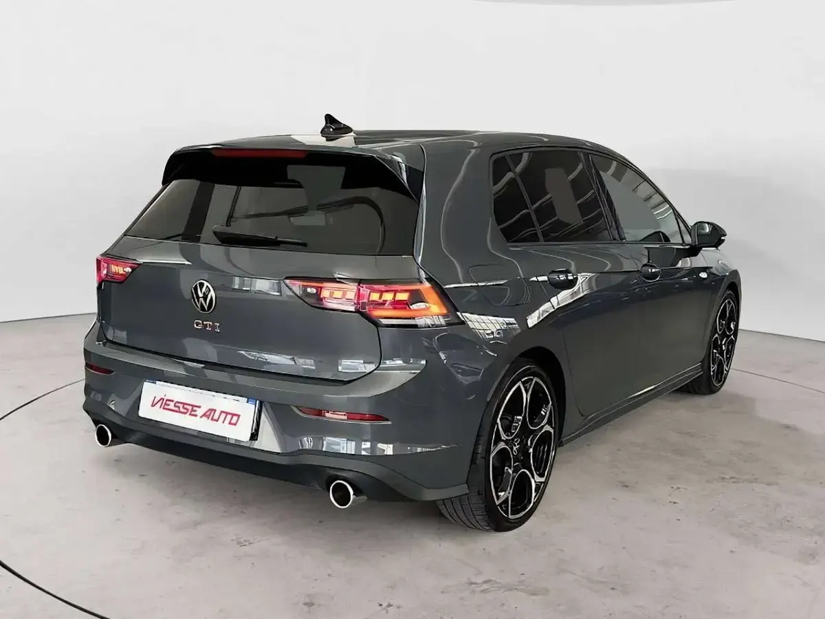 Usata VW Golf VIII GTI 265 CV (194 kW) 2024 Grigio Berlina