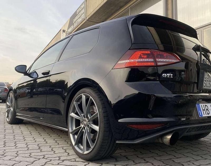 Usata VW Golf VII GTI 220 CV (161 kW) 2013 Berlina