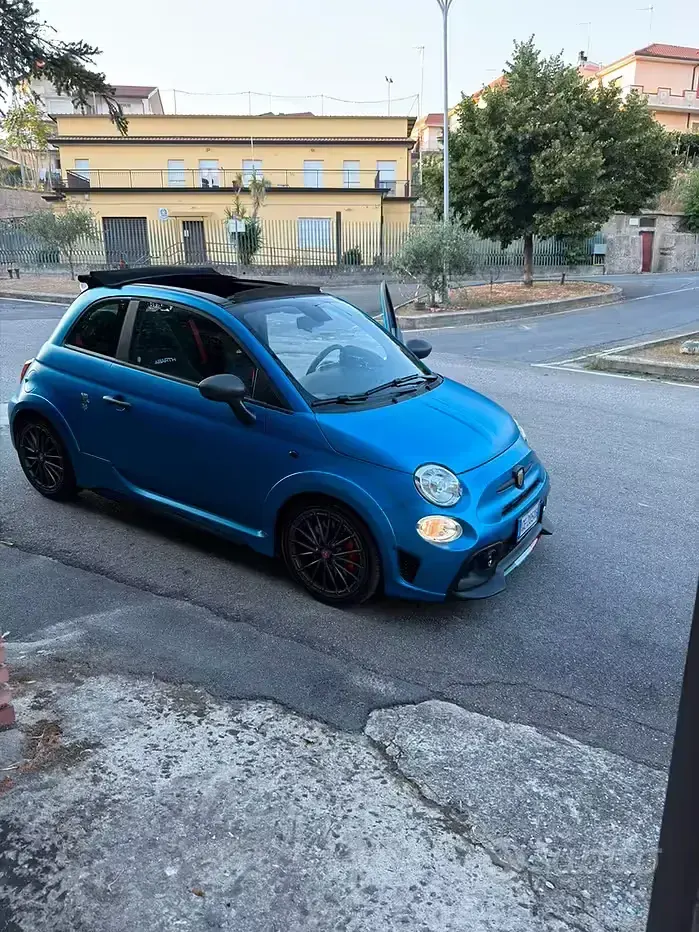 Usata Abarth 595C 180 CV (132 kW) 2021 Bluazzurro Cabrio
