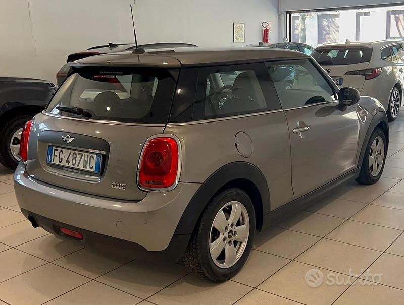 Usata Mini ONE 75 CV (55 kW) 2016 Grigio Utilitaria