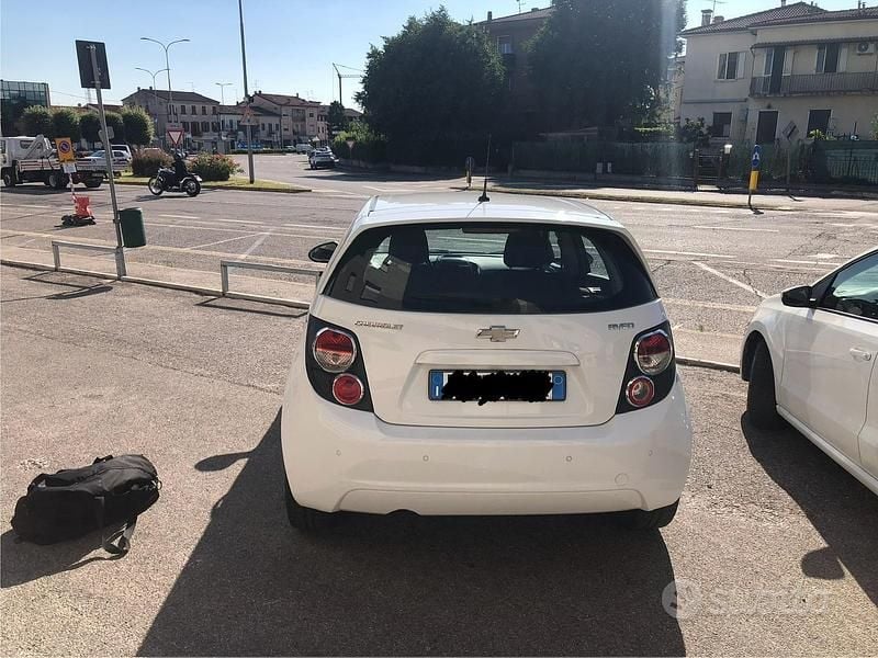 Usata Chevrolet Aveo 86 CV (63 kW) 2012 Bianco Berlina