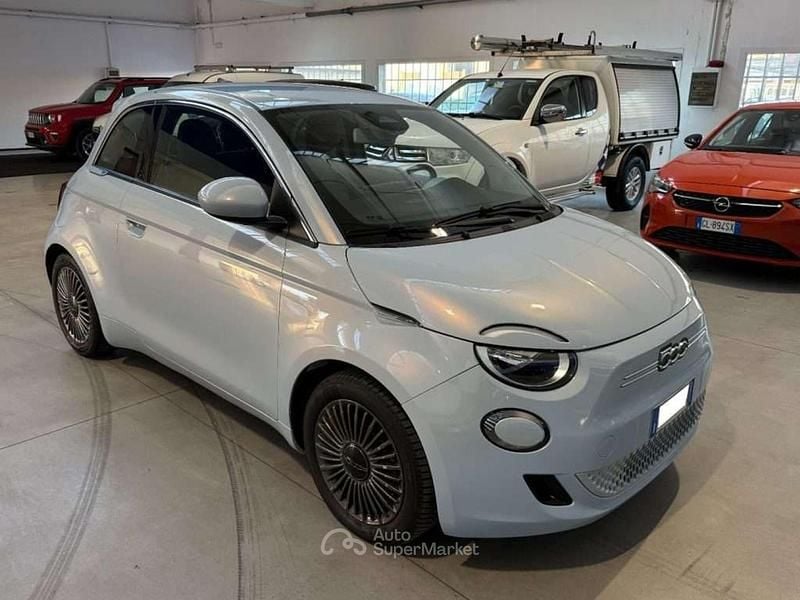 Celestial blue metallizzato Usata 2020 Fiat 500e Business Tre volumi | 12.900 € (Buon prezzo) - Immagine 1/4