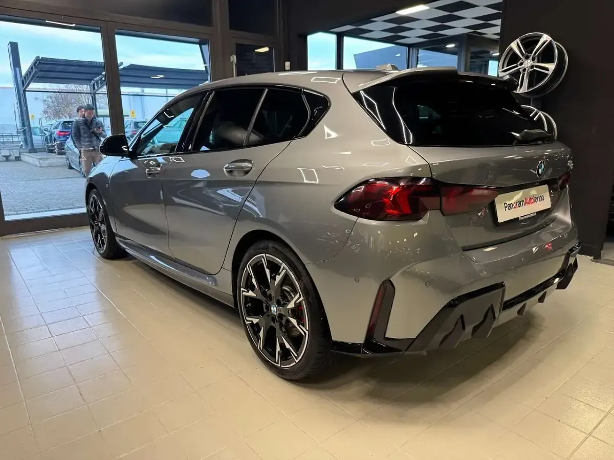 Usado BMW 118 M Sport 150 CV (110 kW) 2025 Gris Utilitario