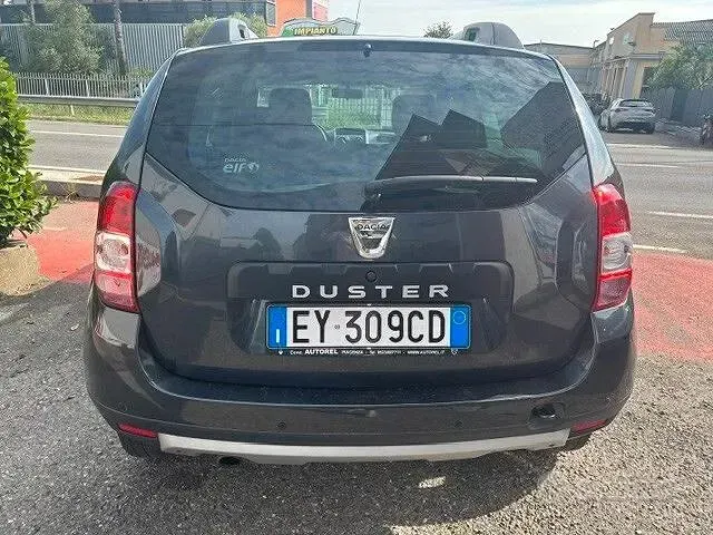 Usata Dacia Duster Lauréate 105 CV (77 kW) 2014 Grigio SUV
