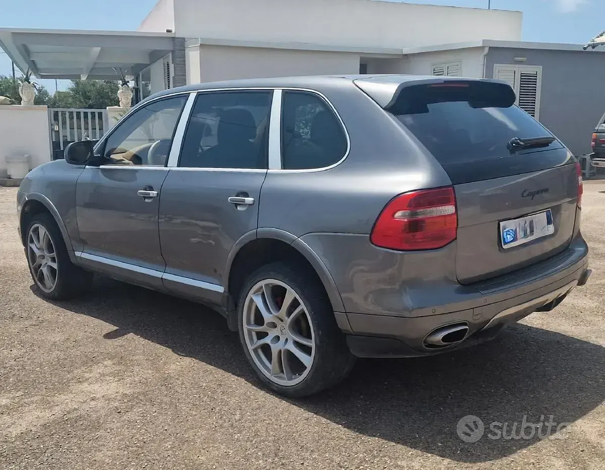 Usata Porsche Cayenne 239 CV (175 kW) 2009 Grigio SUV