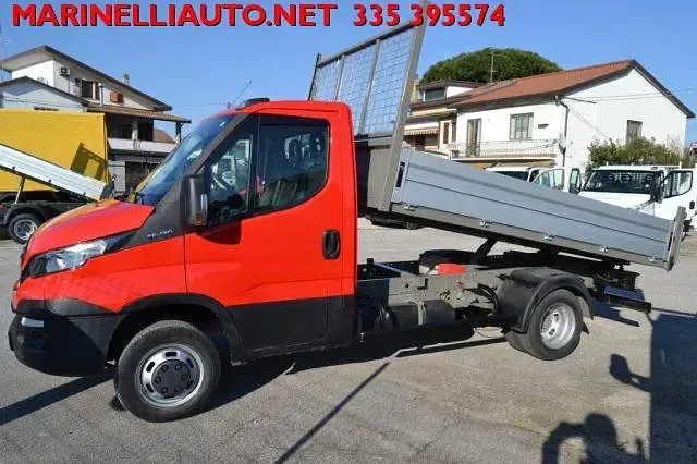 Usata Iveco Daily 130 CV (95 kW) 2015 Rosso Cabrio