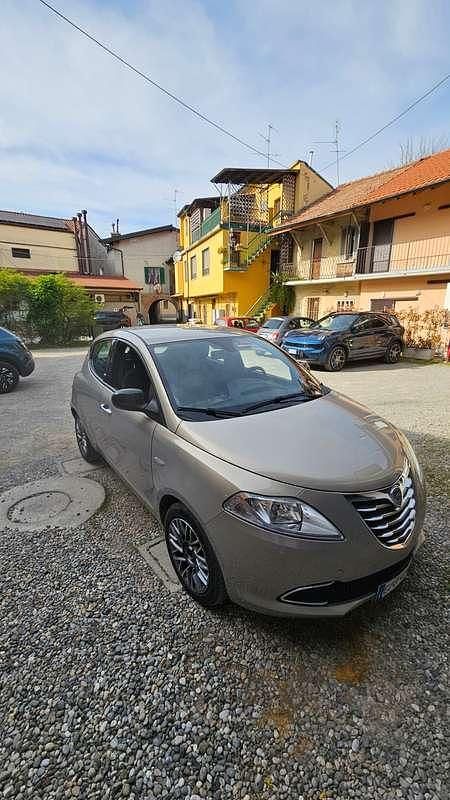 Usata Lancia Ypsilon Gold 86 CV (63 kW) 2011 Beige Utilitaria