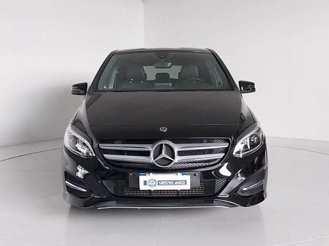 Usata Mercedes B180 109 CV (80 kW) 2018 Nero Monovolume