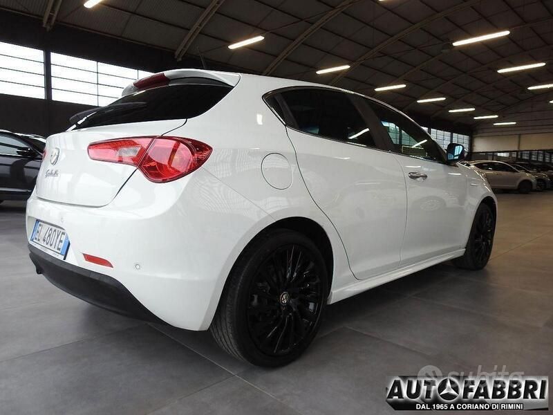 Usata Alfa Romeo Giulietta Distinctive 105 CV (77 kW) 2012 Bianco(met.) Utilitaria