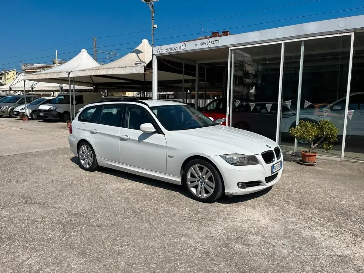 Usata BMW 318 143 CV (105 kW) 2011 Bianco Station wagon