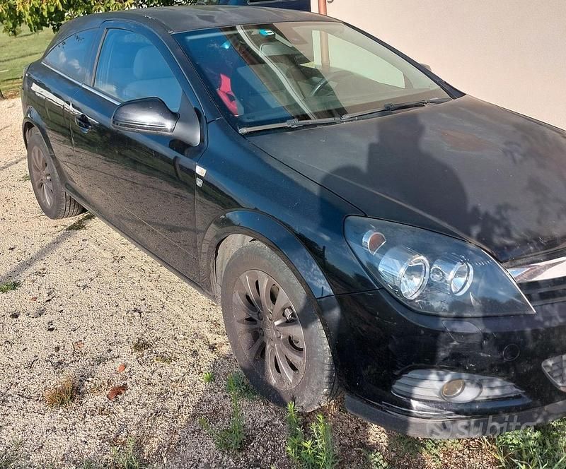 Usata Opel Astra GTC 110 CV (80 kW) 2010