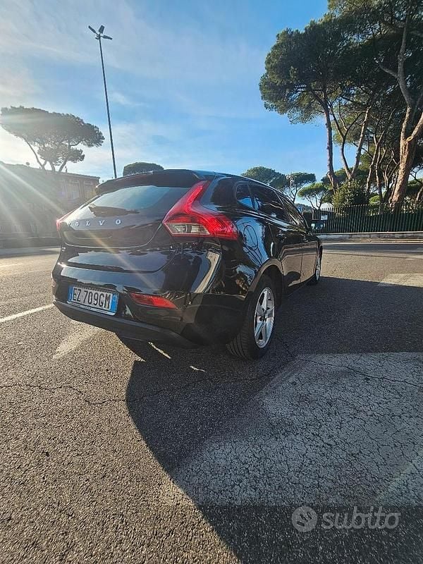 Usata Volvo V40 115 CV (84 kW) 2015 Nero Berlina