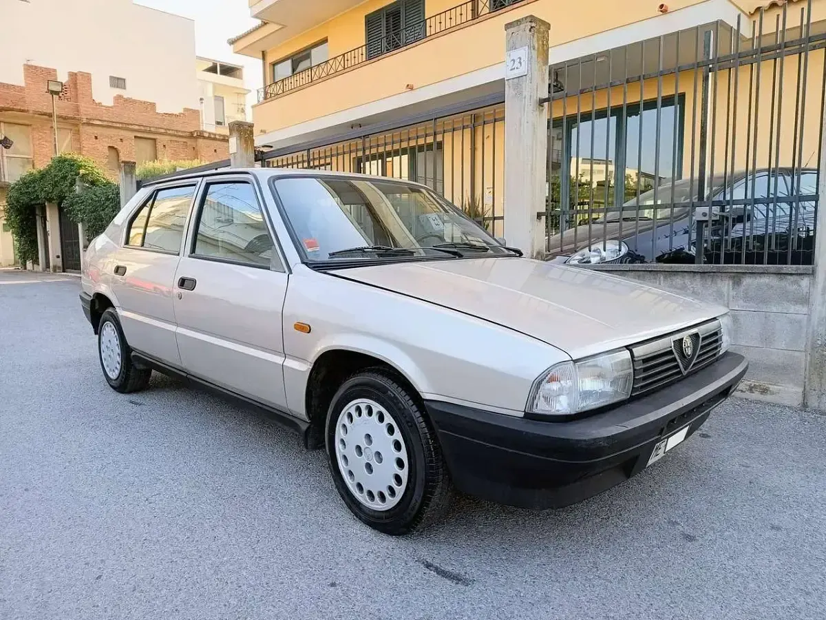 Usata Alfa Romeo 33 86 CV (63 kW) 1988 Beige Berlina