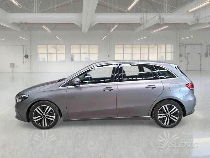 Gebraucht Mercedes B200 150 PS (110 kW) 2021 Grau Van / Kleinbus