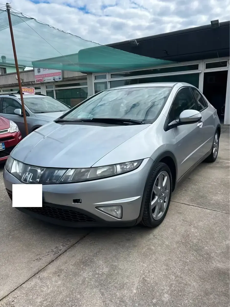 Usata Honda Civic Exclusive 140 CV (102 kW) 2010 Argento Berlina