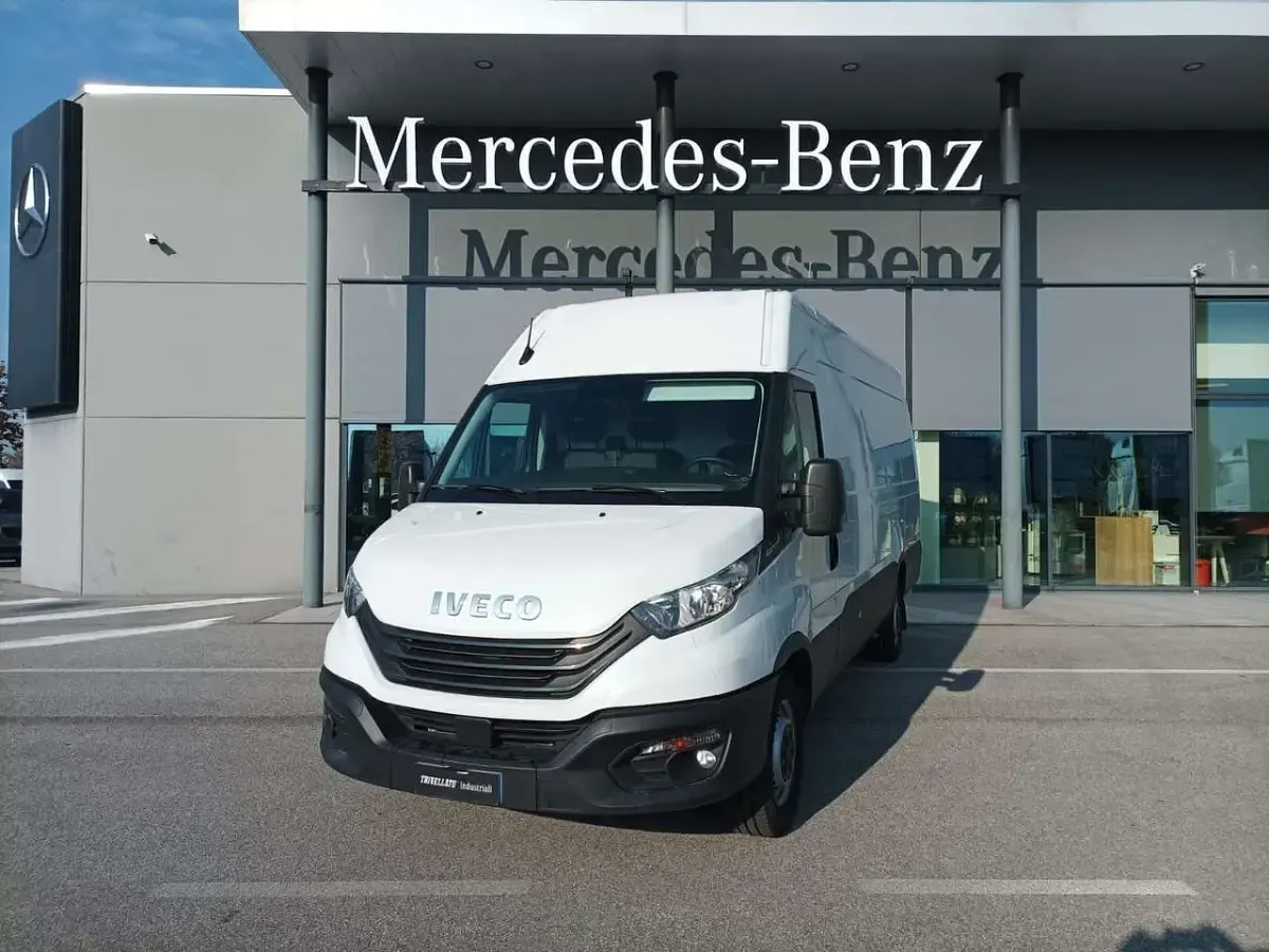 Usata Iveco Daily 156 CV (114 kW) 2023 Bianco artico Furgone