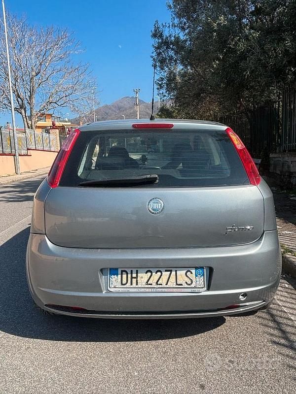 Usata Fiat Grande Punto 75 CV (55 kW) 2007 Grigio Utilitaria