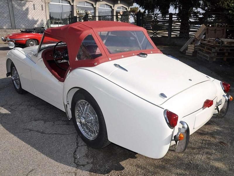 Usata Triumph TR2 90 CV (66 kW) 1955 Oxford white Cabrio
