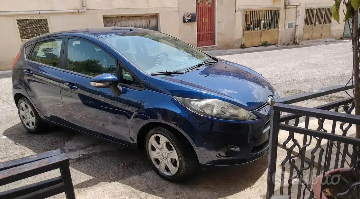 Usata Ford Fiesta 82 CV (60 kW) 2010 Bluazzurro Berlina