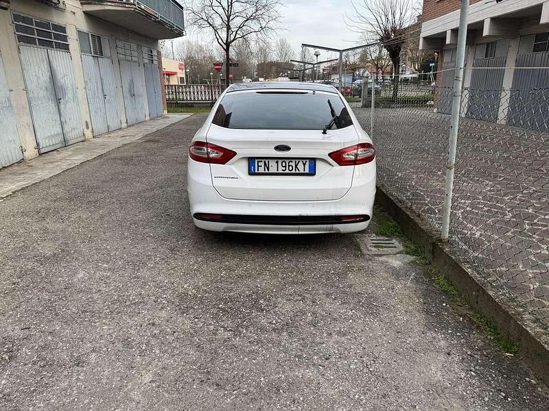 Usata Ford Mondeo Titanium 155 CV (114 kW) 2015 Bianco Coupé