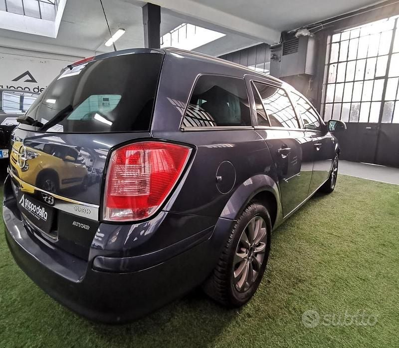 Usata Opel Astra Enjoy 116 CV (85 kW) 2010 Grigio Station wagon