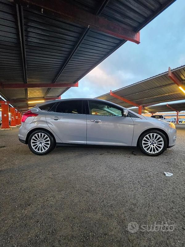 Usata Ford Focus Titanium 115 CV (84 kW) 2011 Grigio Berlina