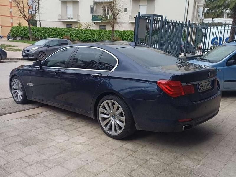 Usata BMW 740 306 CV (225 kW) 2010 Blu/azzurro Berlina