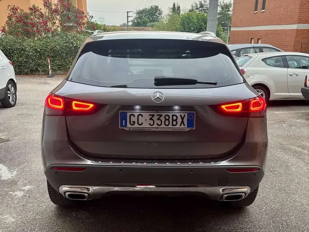 Usata Mercedes GLA200 150 CV (110 kW) 2020 Grigio SUV