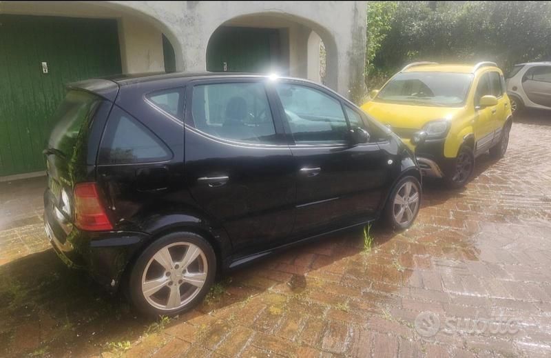 Nero Usata 2000 Mercedes A190 AMG Monovolume | 1500 € - Immagine 1/4