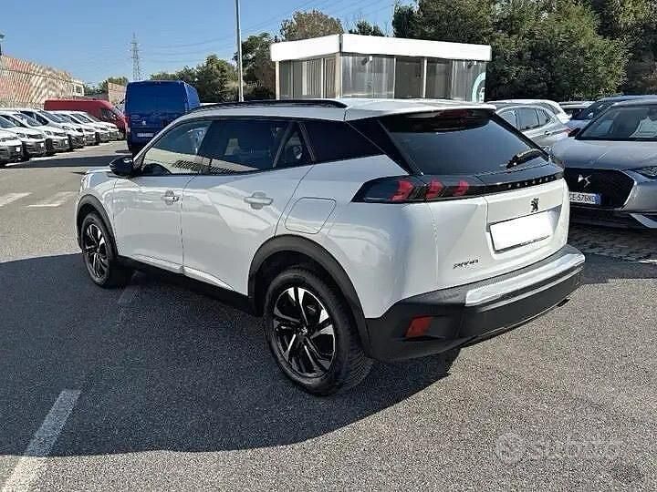 Usata Peugeot 2008 Allure 100 CV (73 kW) 2022 Bianco SUV