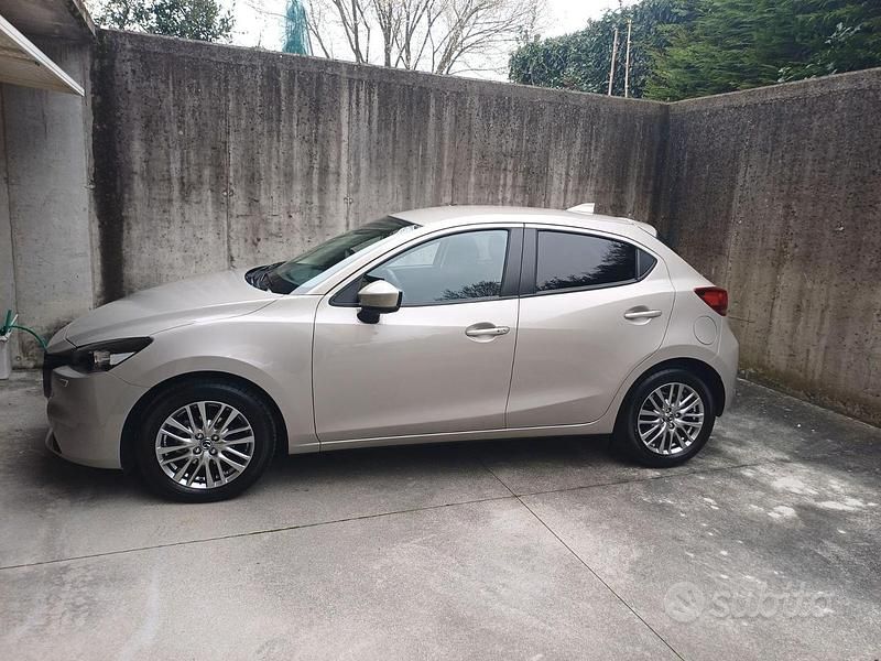 Usata Mazda 2 Exclusive-Line 90 CV (66 kW) 2024 Grigio Utilitaria