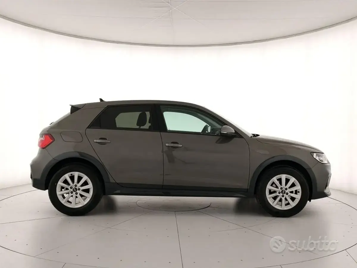 Usata Audi A1 Business 116 CV (85 kW) 2025 Grigio SUV