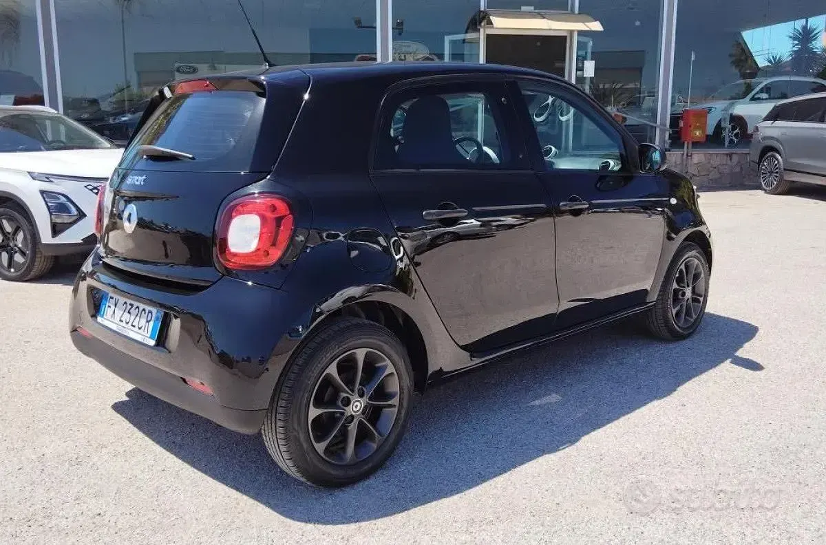 Usata Smart ForFour 71 CV (52 kW) 2019 Nero Utilitaria