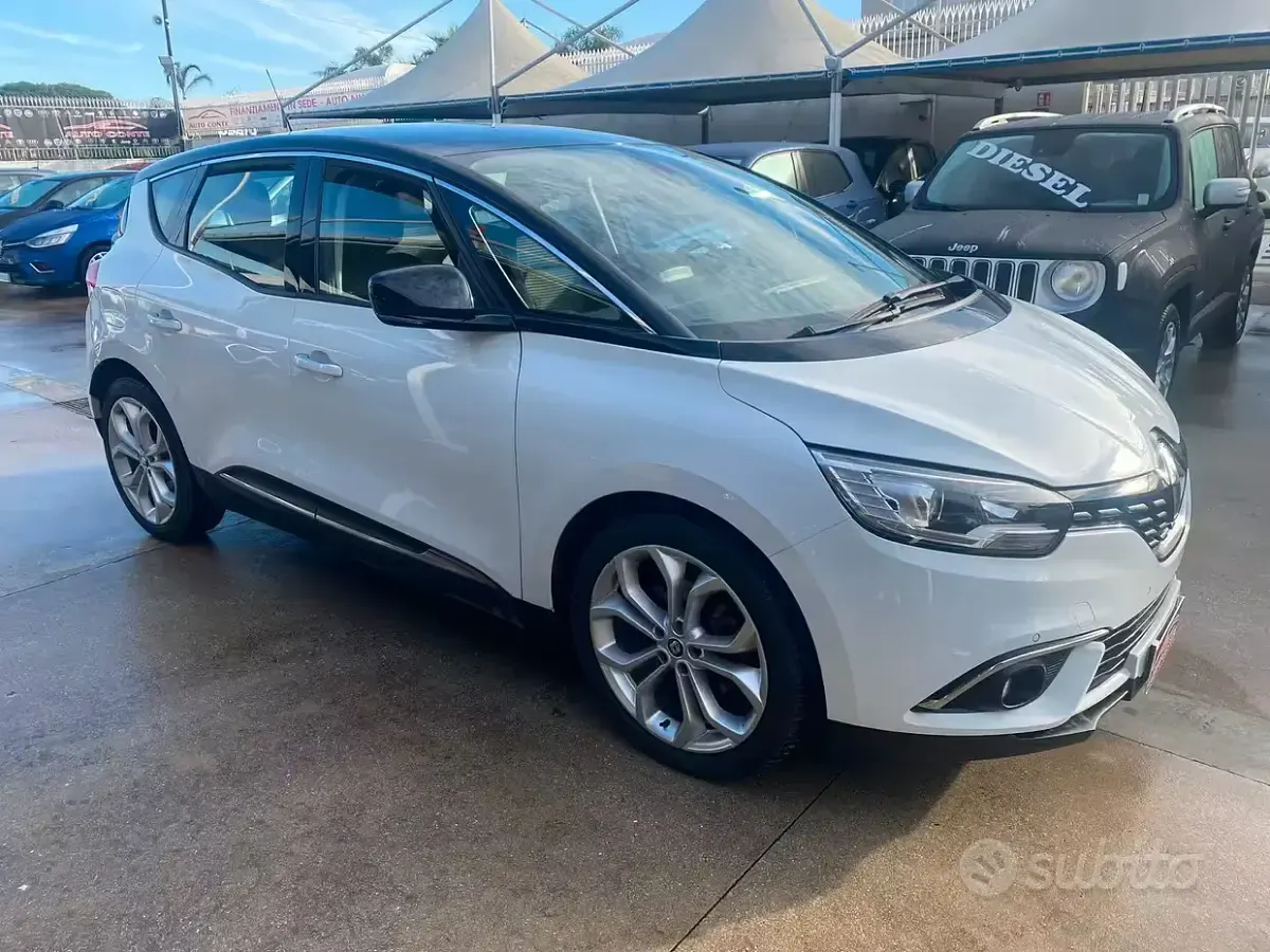 Usata Renault Scénic Zen 110 CV (80 kW) 2017 Grigio Monovolume