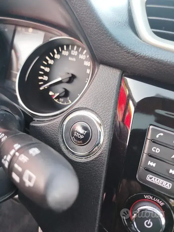 Usata Nissan Qashqai N-Connecta 110 CV (80 kW) 2016 Bianco SUV