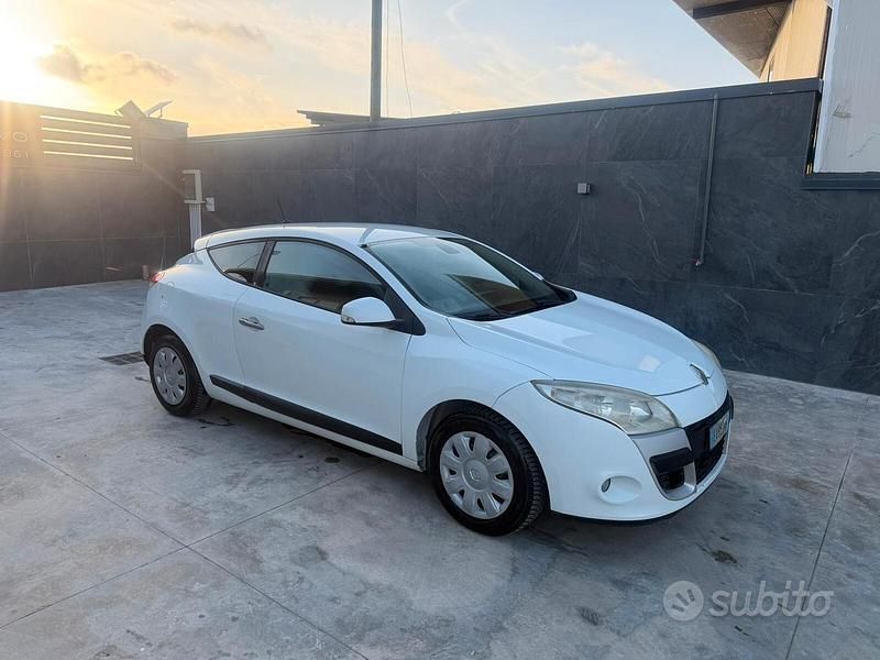 Usata Renault Mégane Coupé Luxe 110 CV (80 kW) 2010 Bianco Coupé