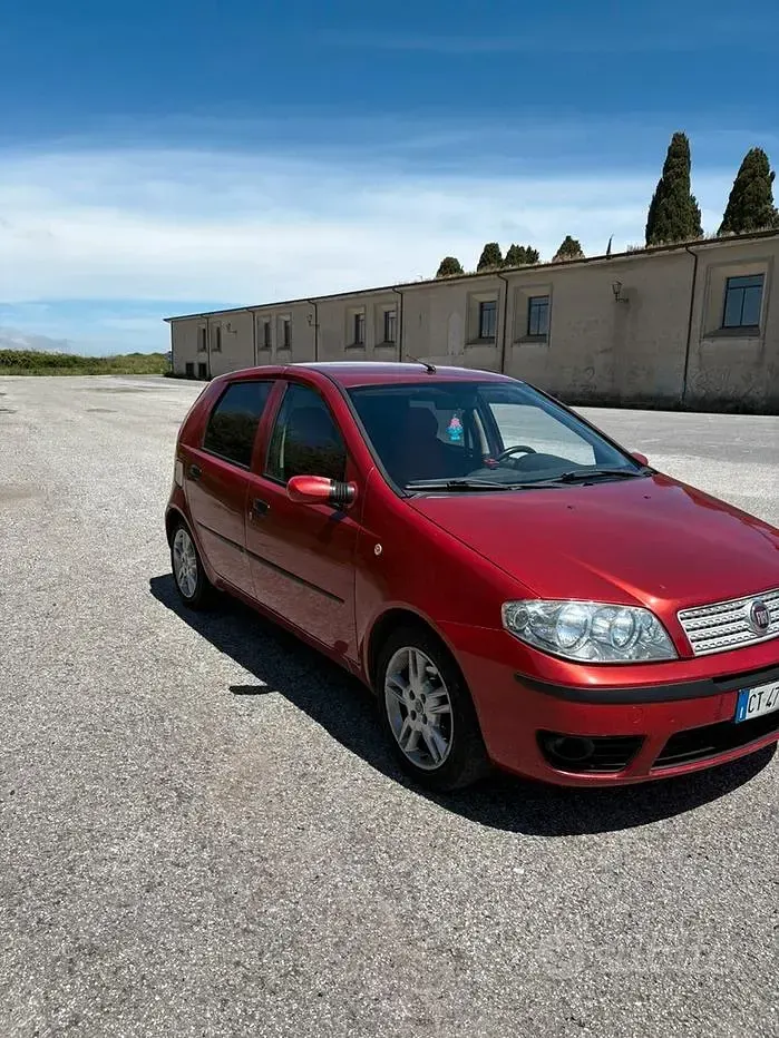 Usata Fiat Punto Dynamic 69 CV (50 kW) 2006 Rosso Utilitaria
