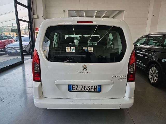 Begagnad Peugeot Partner Tepee Outdoor 92 HK (67 kW) 2015 Minibuss