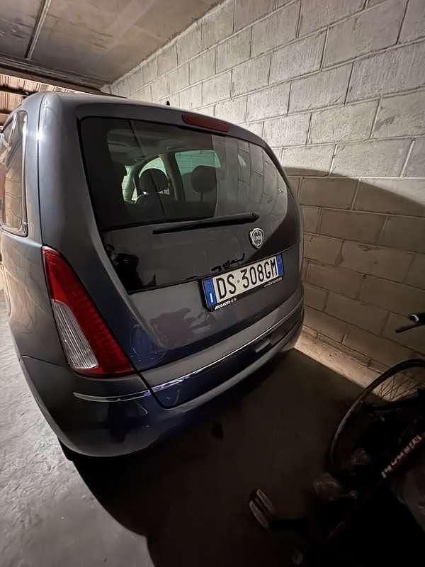 Usata Lancia Musa 95 CV (69 kW) 2009 Argento Monovolume