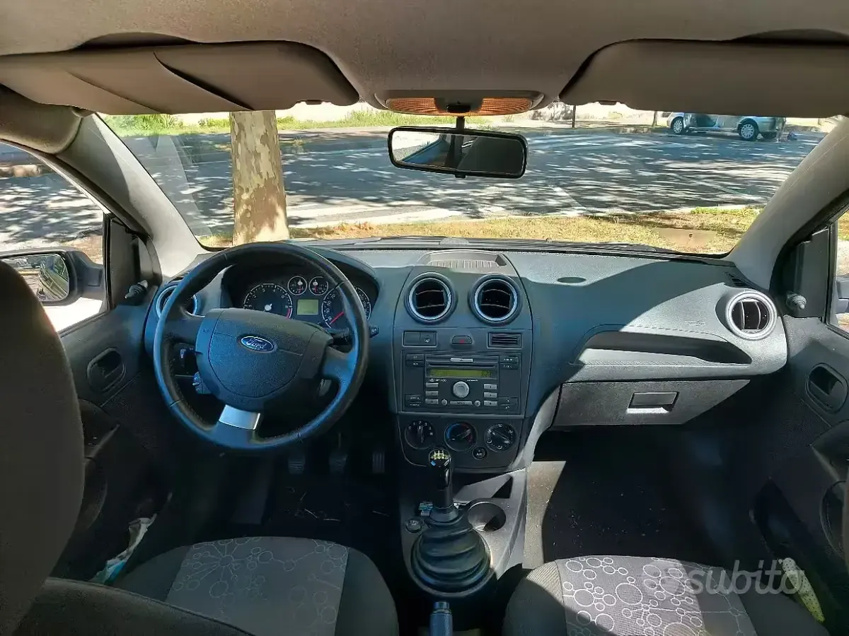 Usata Ford Fiesta 75 CV (55 kW) 2008 Grigio Utilitaria