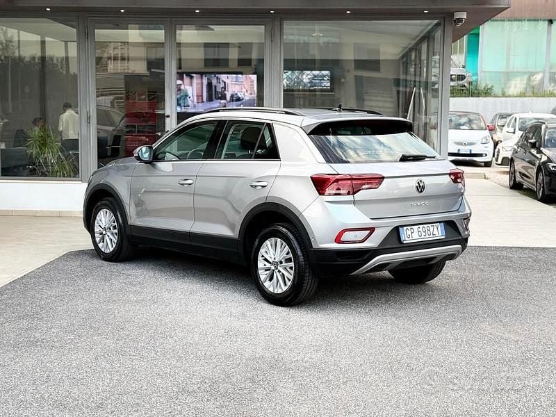 Usata VW T-Roc 150 CV (110 kW) 2023 Grigio SUV